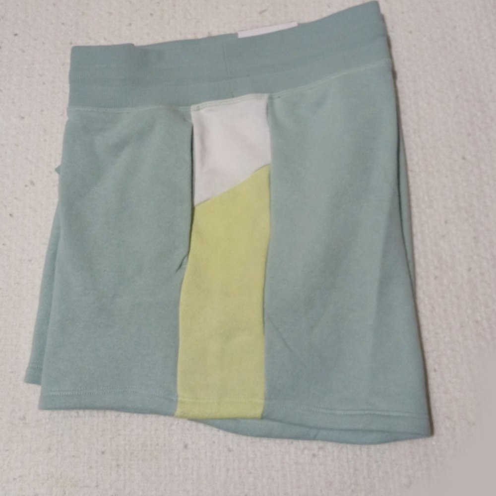 Reebok Relaxed Short - NWT - Picture 3 of 4